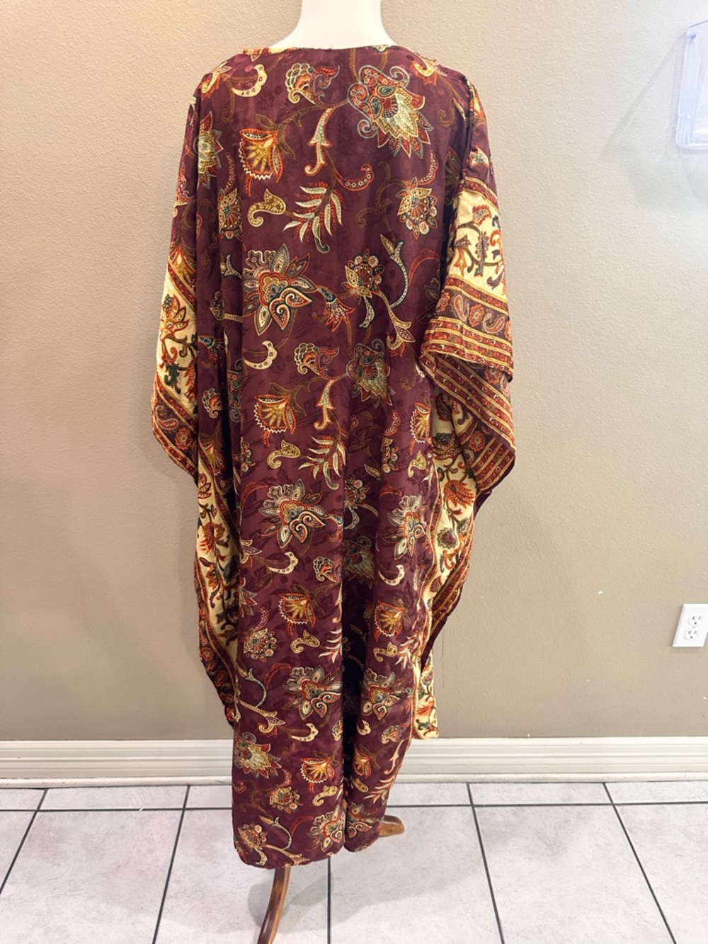 Simply Basic Vintage Boho Paisley V-Neck Kaftan in Burgundy Gold One Size - Picture 13 of 16